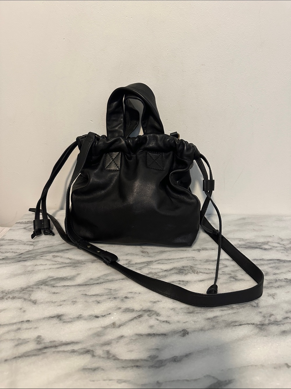 Madewell The Piazza Leather Crossbody bucket bag black leather 
Bag in Black
